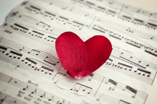 Balancing Love and Artistry: Dating a Musician’s Guide